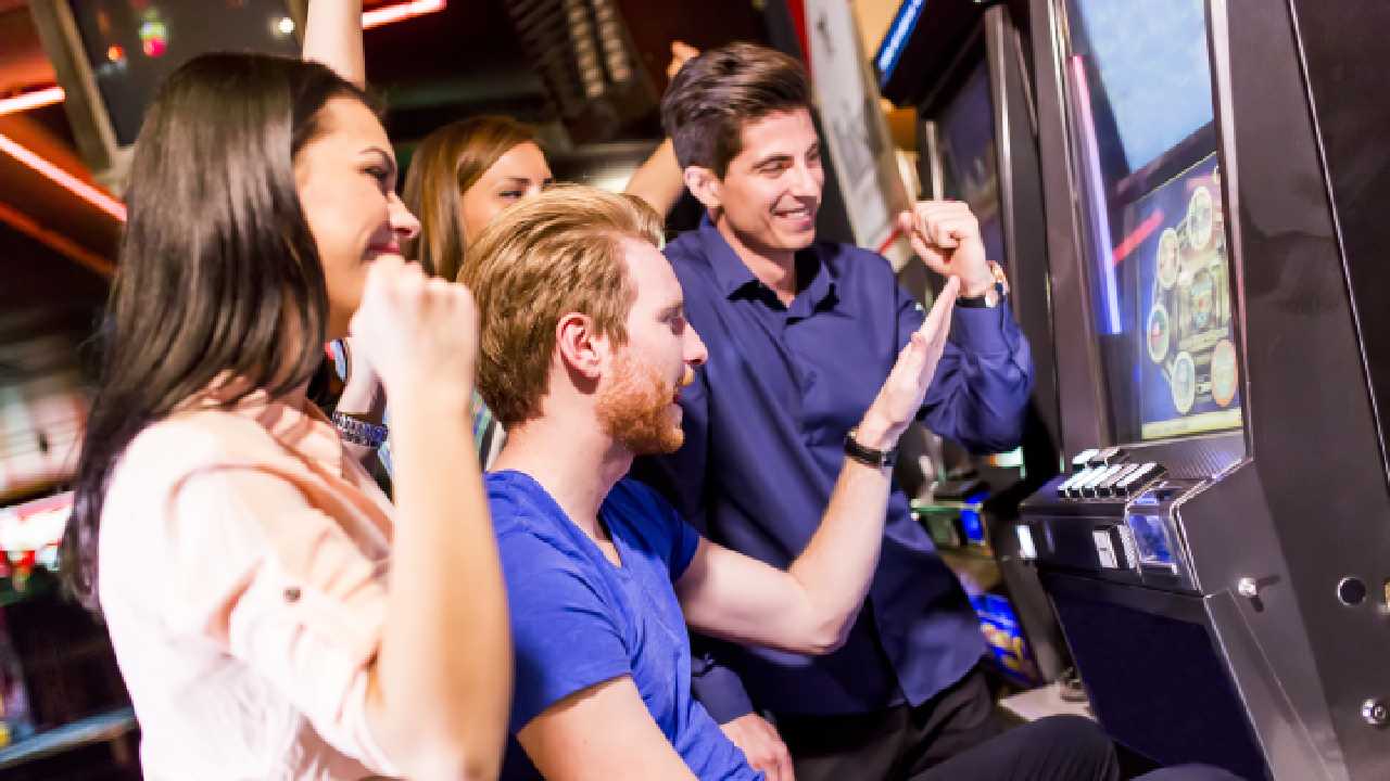 Social Casinos vs. Online Casinos: Which one reigns supreme?