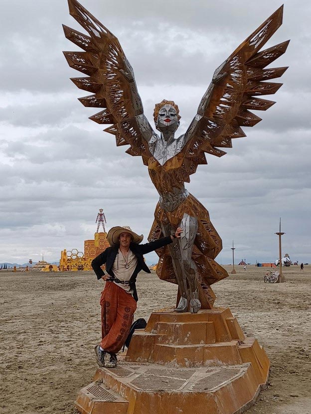 statue