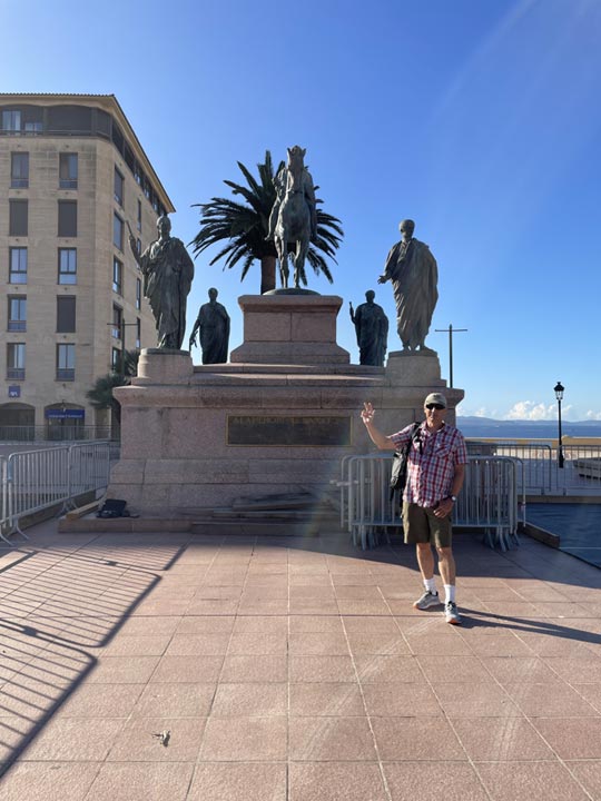 A monument dedicated to Napoleon and his four siblings.